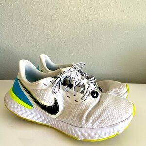 Nike Revolution 5 EXT CZ8591-102 White Black Neon Running Shoe Sneakers 9.5